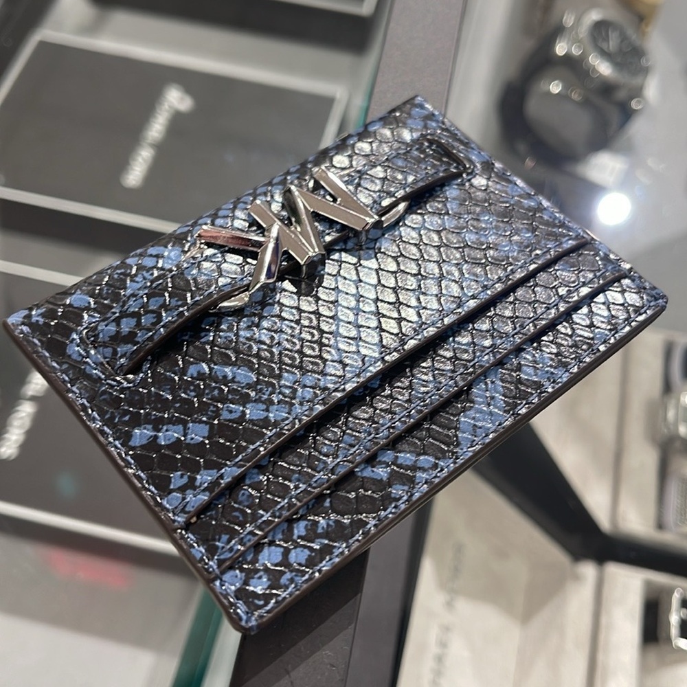 MICHAEL KORS
Reed Large Snakeskin Python Pattern Card Holder Case
Denim
NWT - Picture 3 of 16